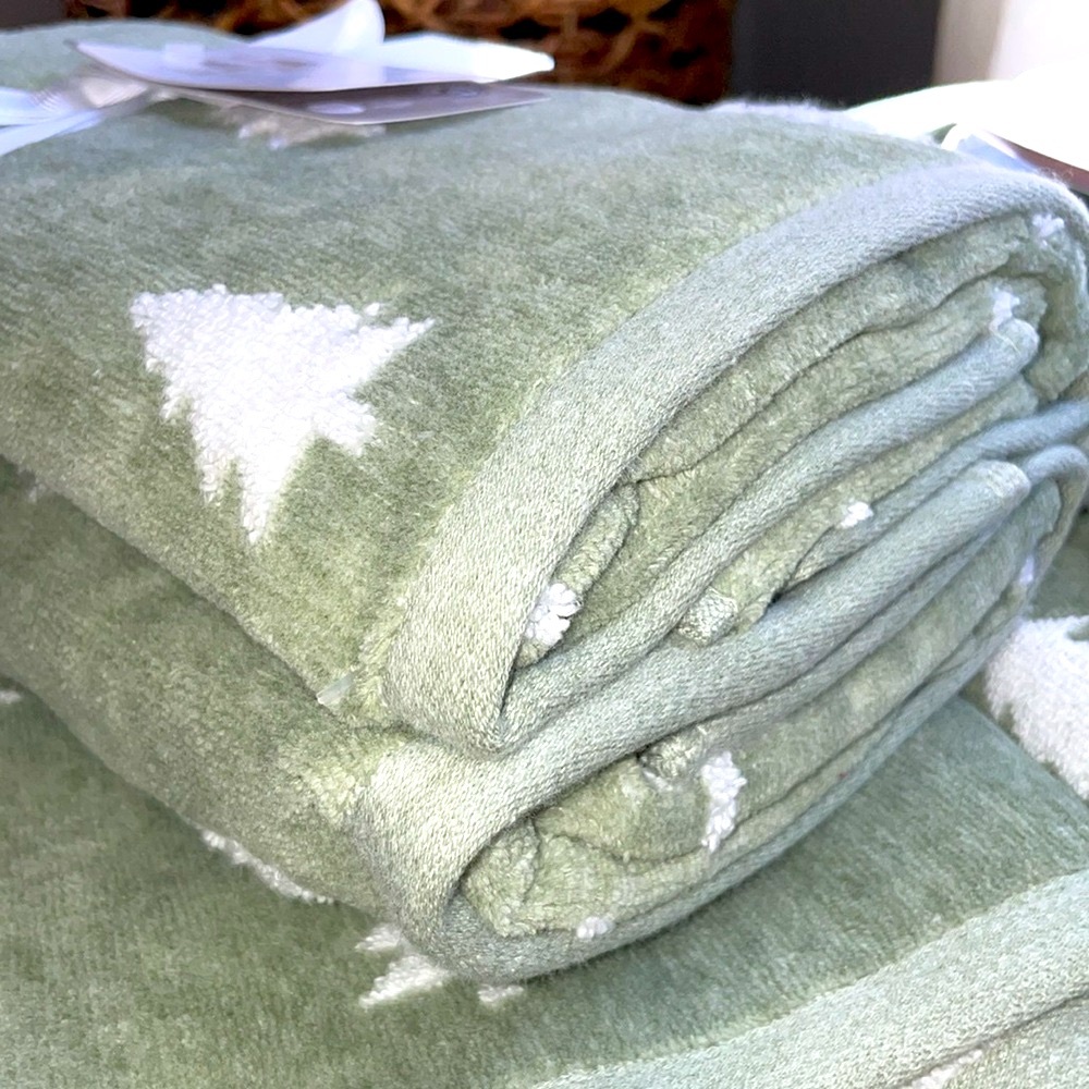 🌲Holiday Bath Towel Set 🌲 NWT! Perfect for the entire winter season ❄️ - Picture 12 of 15